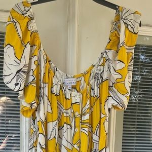 Women’s Dress Size 3X, Can Be Worn On or Off Shoulders